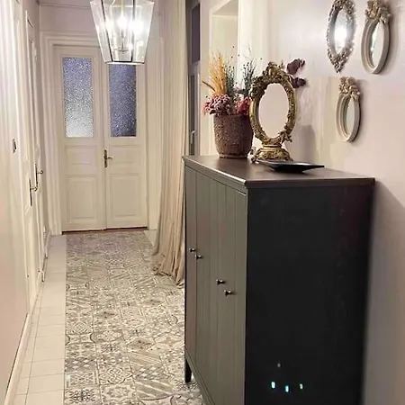 Appartamento Historical And Elegantly Furnished Big House In Galata Provincia di Istanbul
