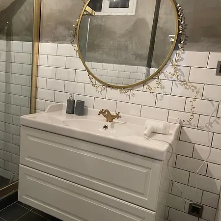 Historical And Elegantly Furnished Big House In Galata